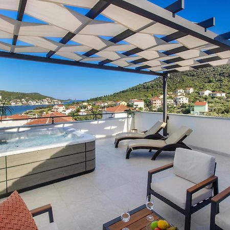 Villa Dalmatian Child With Swimming Pool, Close To The Beach Vinišće 외부 사진