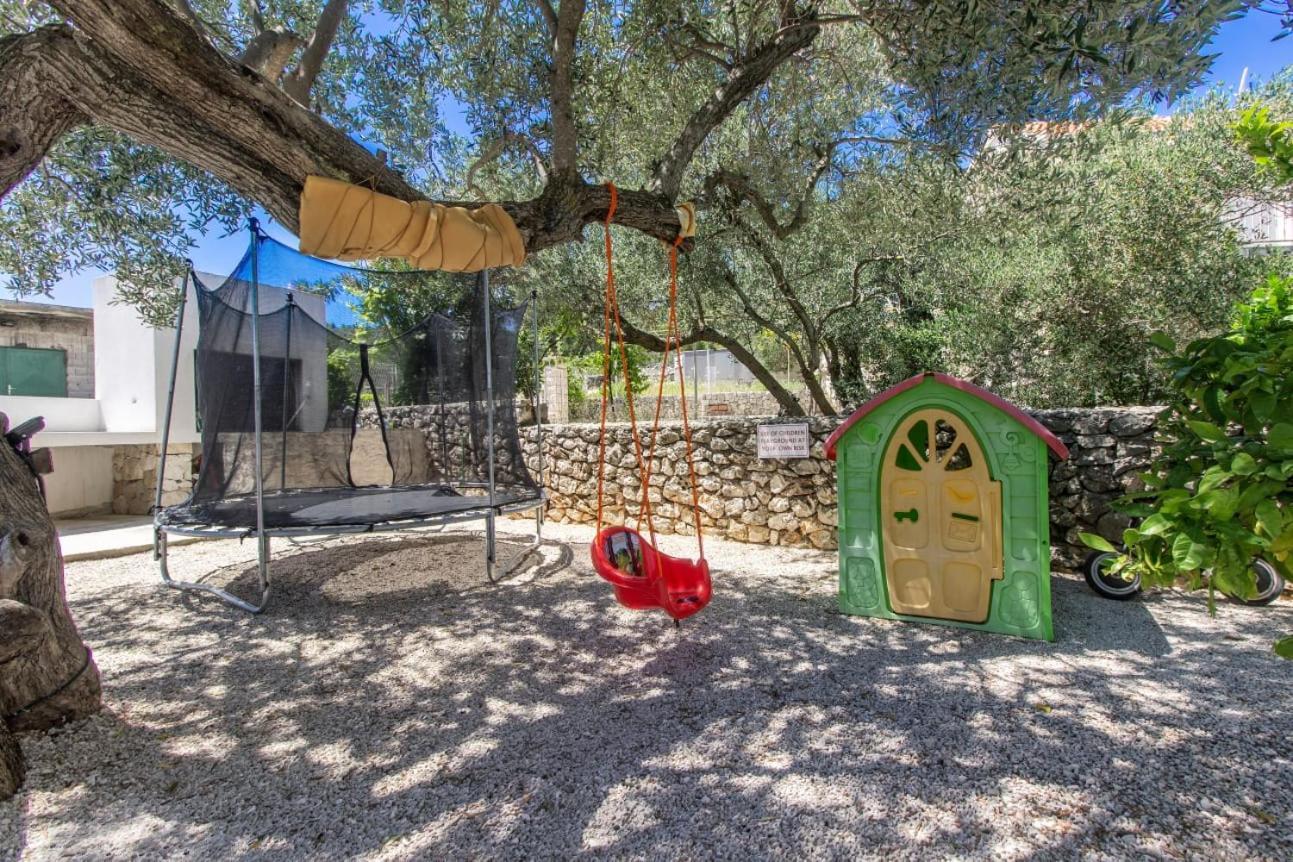 Villa Dalmatian Child With Swimming Pool, Close To The Beach Vinišće 외부 사진
