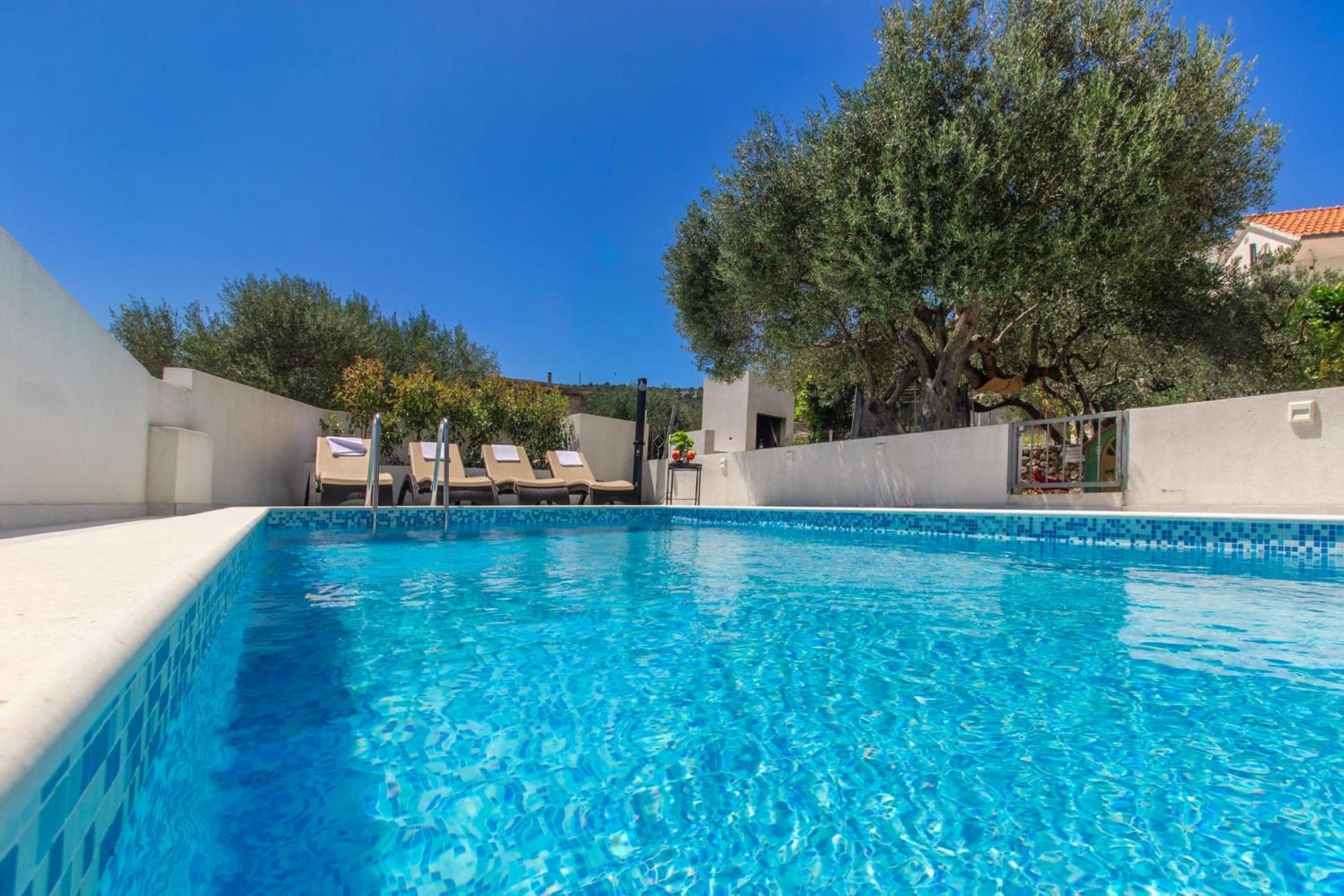Villa Dalmatian Child With Swimming Pool, Close To The Beach Vinišće 외부 사진