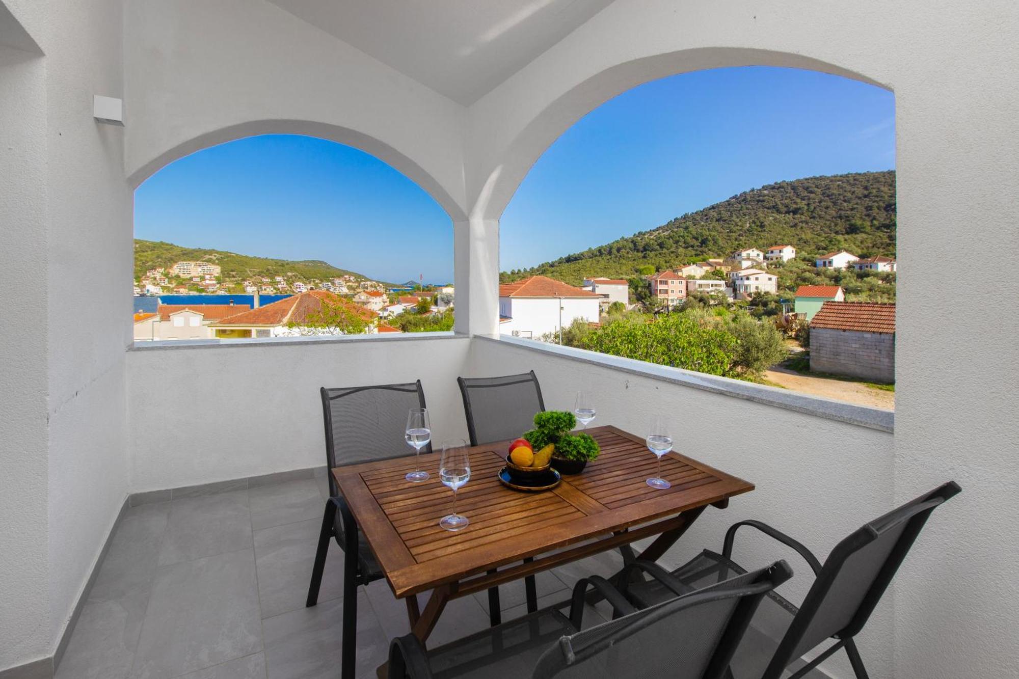 Villa Dalmatian Child With Swimming Pool, Close To The Beach Vinišće 외부 사진